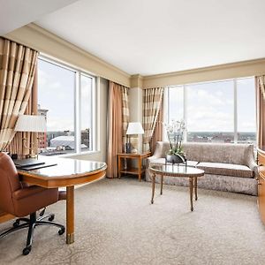 One-Bedroom Corner King Suite